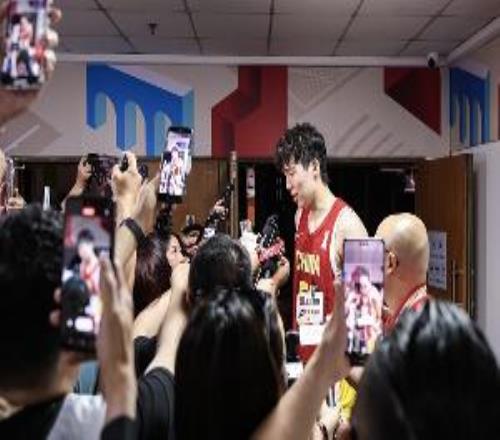刘禹铖：杨瀚森语法不好咋了中国人学那么多语法能跟老外交流吗