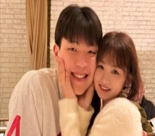 杨瀚森：有时不想练了女友就踹我督促我训练她帮我处理很多事