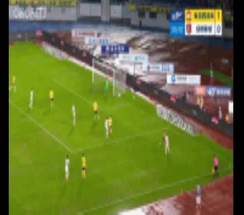 蓉城倒三角配合破门，但因皮球先出底线进球无效