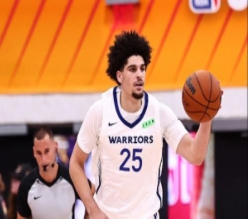 外线没开！54号秀拉杰琼斯16投6中拿到13分4板3断三分4中0