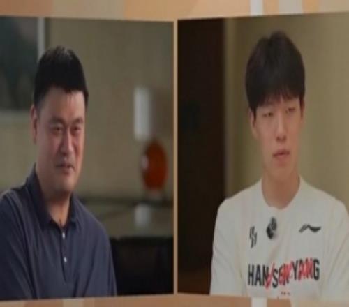 启蒙教练：杨瀚森身体素质不如姚明大郅阿联我让他打后卫练技术