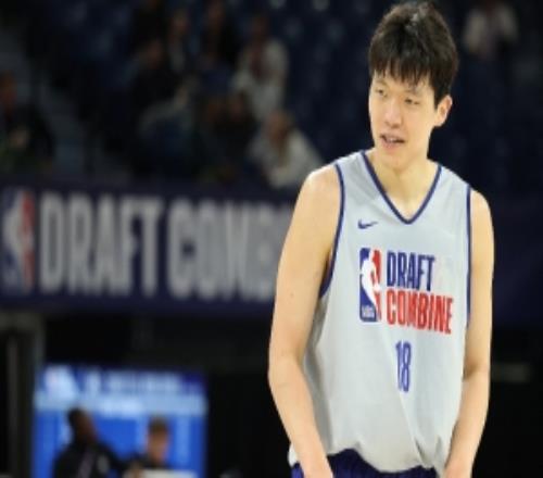 中方经纪人：杨瀚森联合试训时每天飞1个地方这点普通人很难忍受