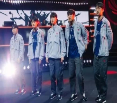 Peyz：今天抱着一定会赢的心态来到赛场，由于相信我们团队