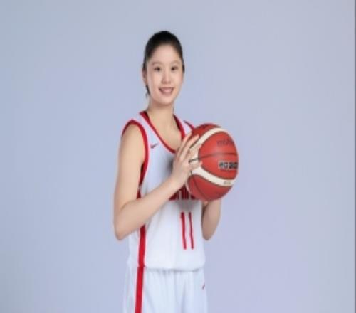 外线有谱！李沅珊三分9中4砍半场最高12分正负值+3