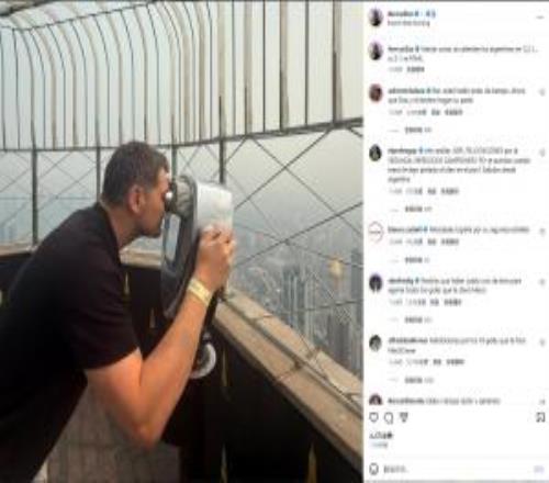 卡西晒照在帝国大厦顶楼看阿根廷热身，预测决赛西班牙21阿根廷