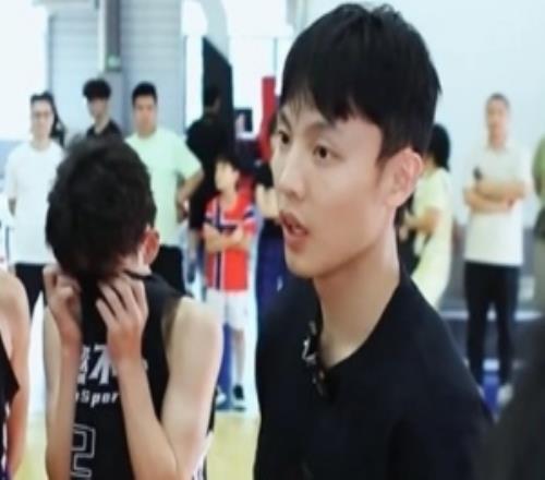 投篮准度怎么提升徐杰：要用心感受不要跑龙套一样去接球就投