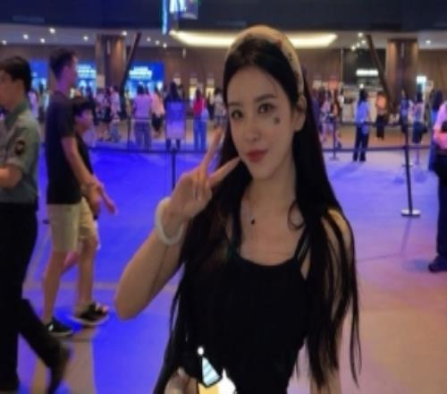 解说Rita晒照：哈哈开心周末从看了cortis开始