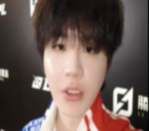 Crisp：还是更喜欢打比赛的感受第一场比赛有点紧张