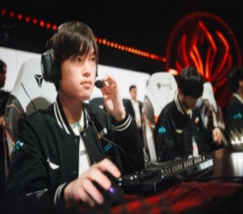 真爆了网友发现Bin的微博评论区无队友留言：369都有人回