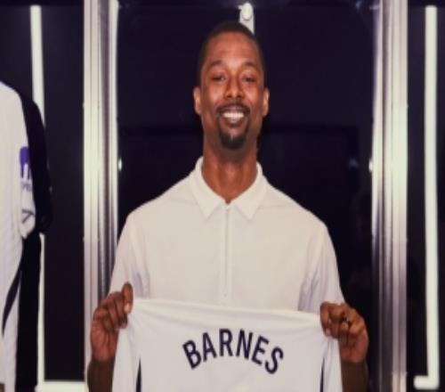 从Spurs到Hotspurs！NBA马刺球员哈里森巴恩斯造访热刺主场