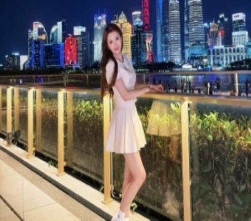主持人泱泱晒照：AJ迪班萨中国行忙下一件事噜！