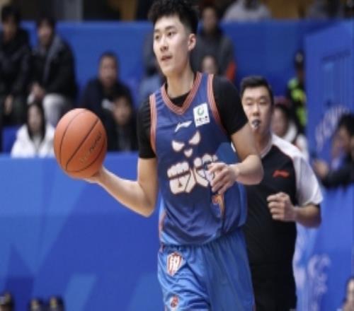 媒体人：辽宁男篮支付了一万万左右的现金获得段睿骐的签约权