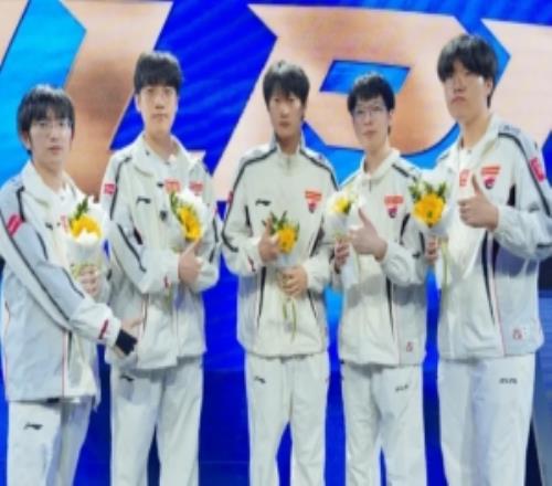 AL五人组LPL联赛共同出场次数定格在228场，位列LPL历史第一