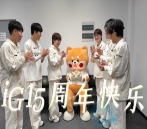 IG官方发布视频庆祝俱乐部十五周年：祝我自己十五岁生日快乐！