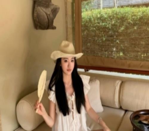富婆又出去玩了！JKL女友五五晒印尼游玩照：goodday