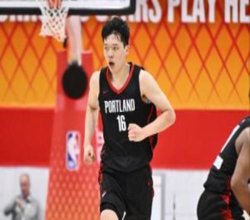 媒体人：杨瀚森在洛杉矶特训8月中旬回国家队报到准备世预赛