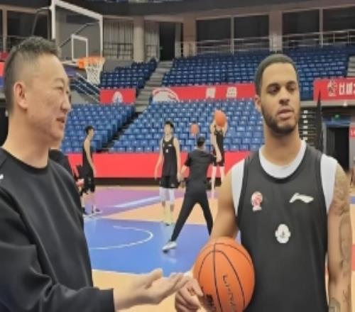 与韦瑟斯庞有矛盾刘维伟朋友圈晒聊天记录：谣言止于智者