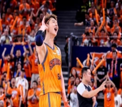 王哲林：二级撕裂需4周时间恢复我努力过带伤打总决赛不会后悔