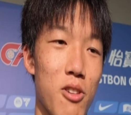 蒋子承谈踢球学习两不误：边学习边踢球可以换换脑子，很有意思