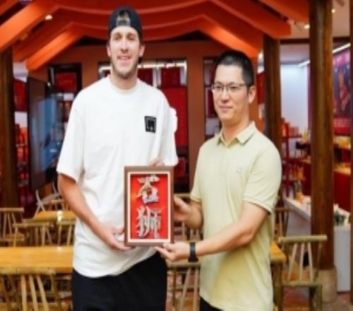 感受烟火气！里夫斯中国行石狮站看提线木偶戏体验闽南非遗文化