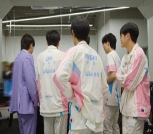 BLG发布选手复盘返图：并肩向前！