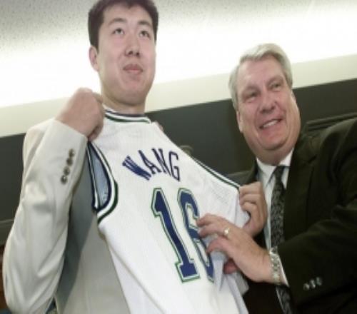 王治郅致敬老尼尔森：是你的信任为我们中国球员打开了NBA大门