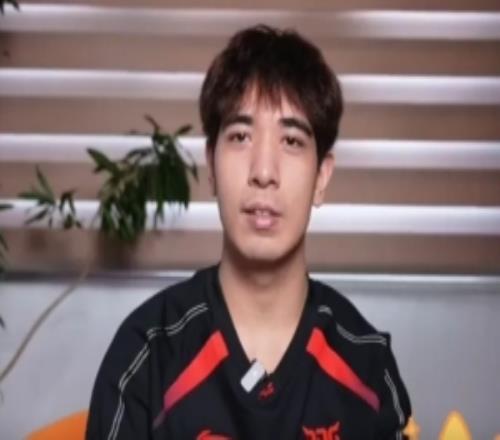JDG.xiaofang选手Q&A：我是I人希望和队友们一起进世界赛