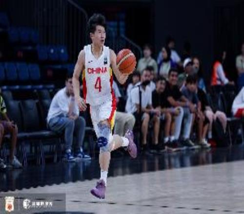 媒体人：何文炜表现不错有理由对他伤愈之后大学生涯有更多期待