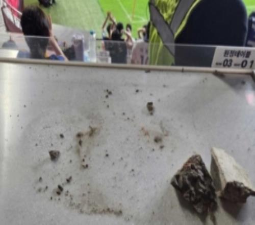 太危险了！主场掉落混凝土块，浦项制铁杯赛延期