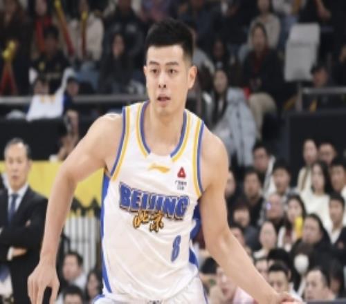媒体人：方硕留在北京打球更有意义但他觉得自己还有油做了选择