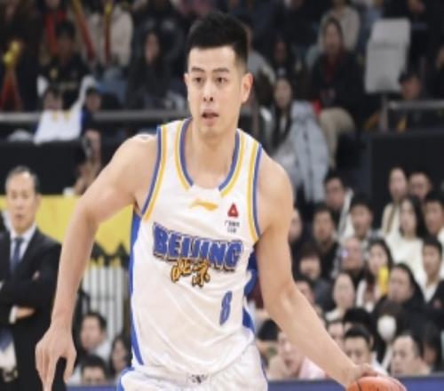 方硕：北京无法再提供给我球员合同如果现在就退役我将很不甘心