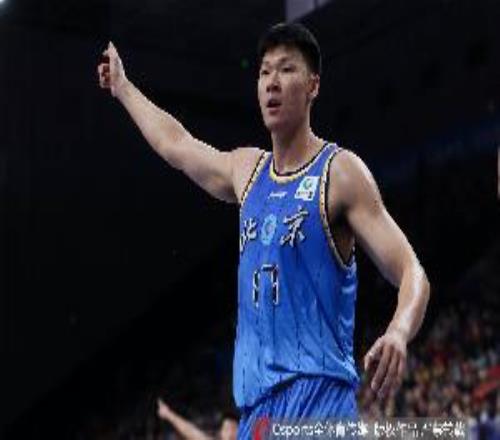 媒体人：范子铭新赛季将确定留队预计他将成为稳定轮换