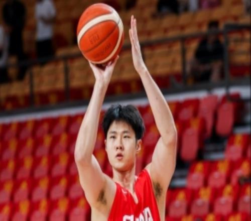 拼尽全力！赵嘉义11中5拿到全队最高17分三分8中4