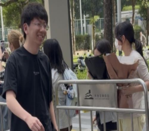 经纪人：爱笑这么多年没选错人！去年转会期AL野辅坚定跟着爱笑