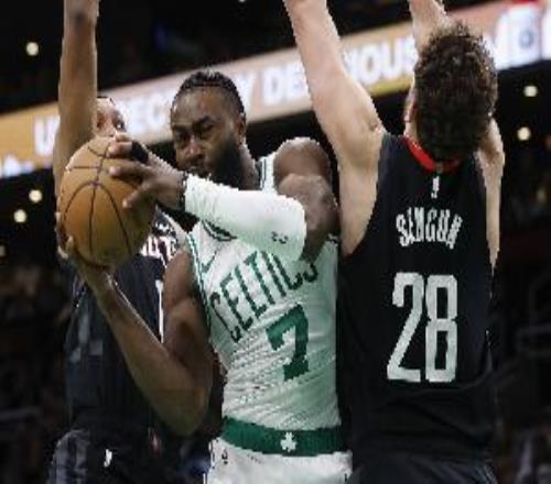 火箭媒体人：不会用申京换布朗他是NBA前五甚至前三中锋