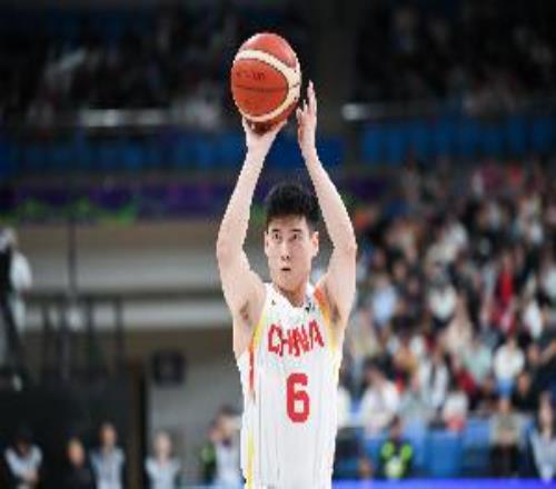 机会不太多！程帅澎替补4中2得到5分2板1助其中三分2中1