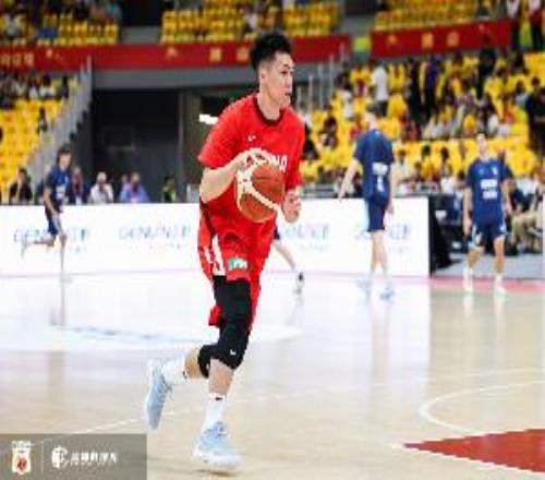 外线哑火！庞峥麟7中2拿到4分4板4助&4失误三分5中0