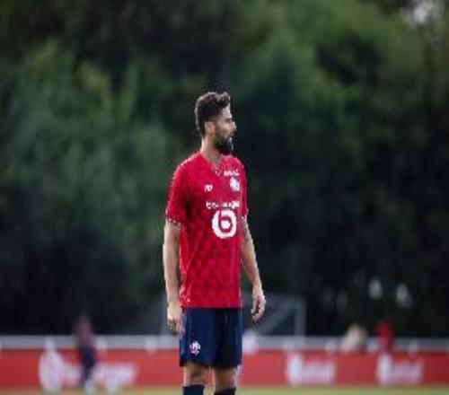 法媒：吉鲁在周六的热身赛中膝部受伤，他倒地发出痛苦喊叫