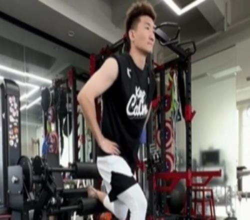 保持状态！孙铭徽晒个人训练视频：十年河东十年河西