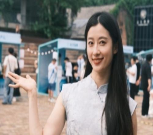 主持人张小薇晒照：去现场打卡嘞！好好玩PS我太爱景德镇了