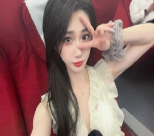 主持人小悠珊珊晒照：幸运赶上了末班高铁，顺利回到上海啦