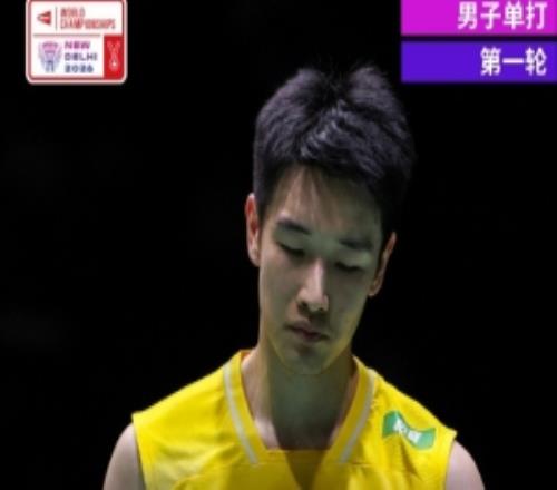 李诗沣20哈萨克斯坦选手帕纳林，晋级羽毛球世锦赛男单第二轮