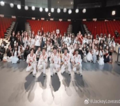 TES选手赛后发文JackeyLove：辛苦大家等我们，很感谢大家
