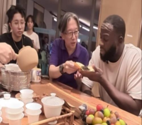 追梦打卡汕头小公园品尝正宗潮汕功夫茶&欣赏当地夜色