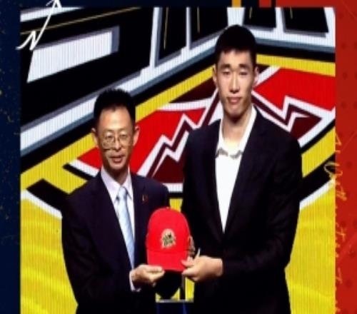 媒体人：广东男篮继续试训本土内线上季效力吉林的杨腾飞已到队