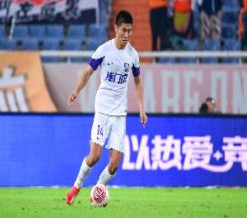 记者：黄嘉辉昨天发烧但他没说，赛后津门虎队里才知道