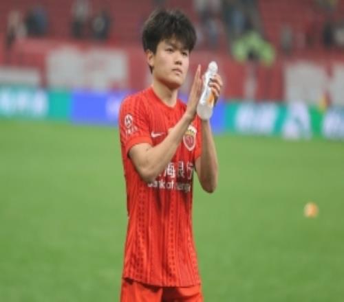 杨希：赛前武磊跟我们说顺着后防线跟门将中间传，肯定会进球
