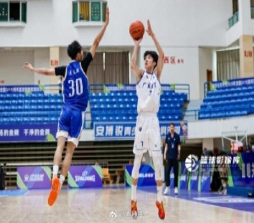 媒体人：广东男篮新秀夏振峰将前往广州龙狮男篮获针对性培养