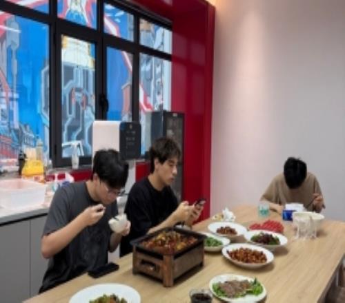 JDG分享队员晚餐照：报告长官每一天都有好好吃饭