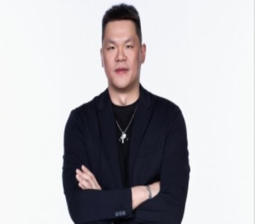 朱芳雨社媒发文：感谢宏远俱乐部和球迷将调整自己陪伴家人